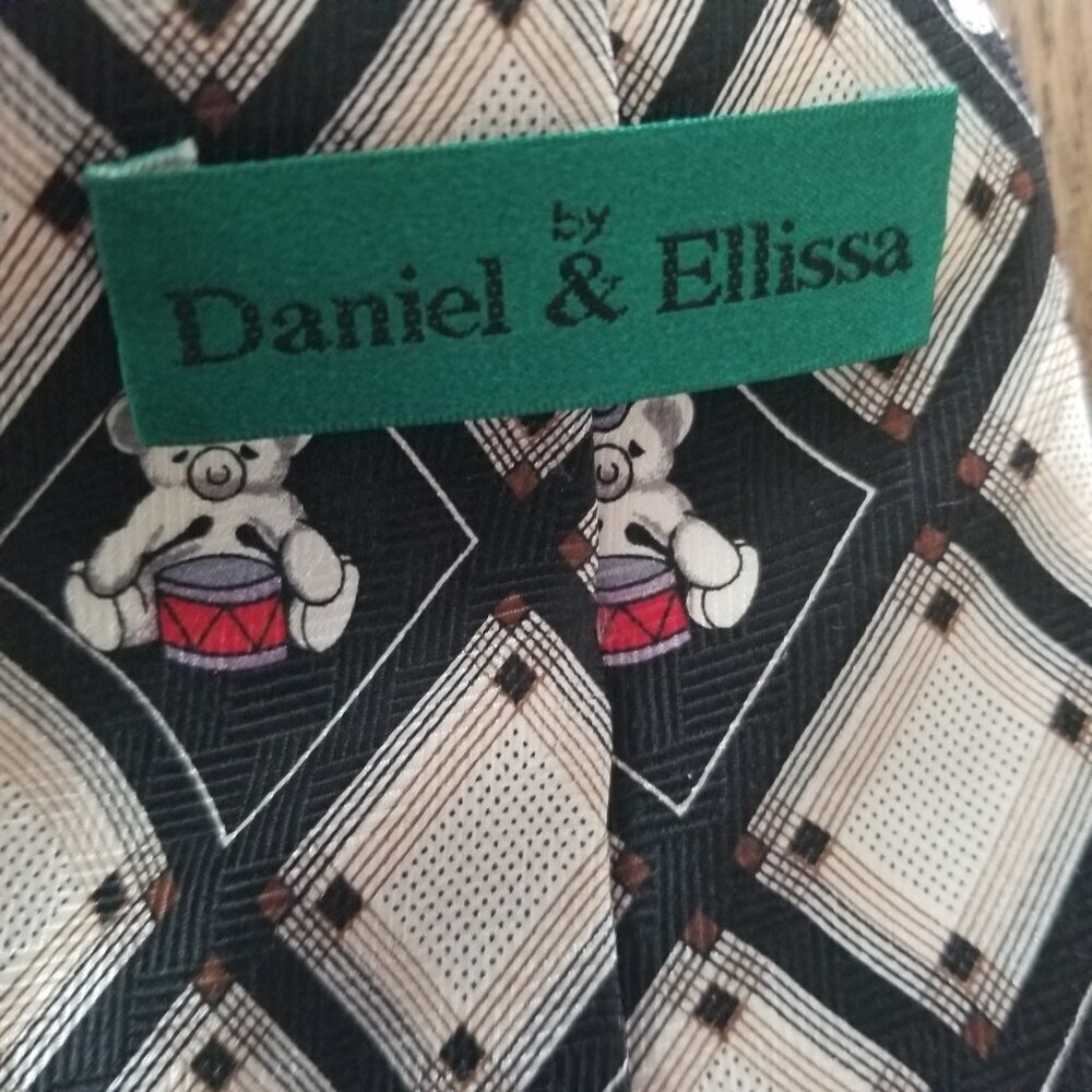 Daniel & Ellissa Men's Novelty Print Bear Silk Tie - Picture 3 of 6